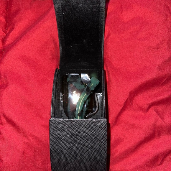 Brand New Authentic Prada Sunglasses in the Prada Case - Picture 4 of 5